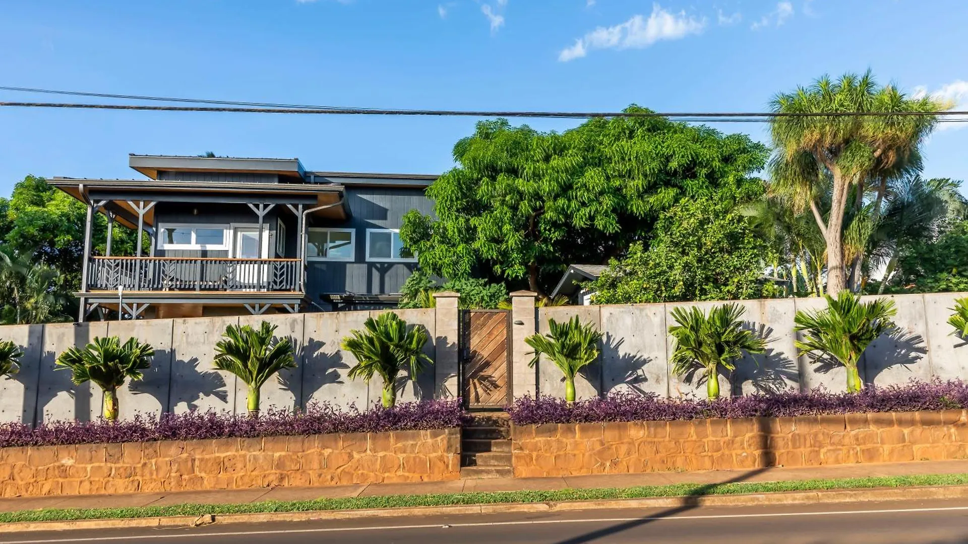 Mangolani Inn Paia Homestay